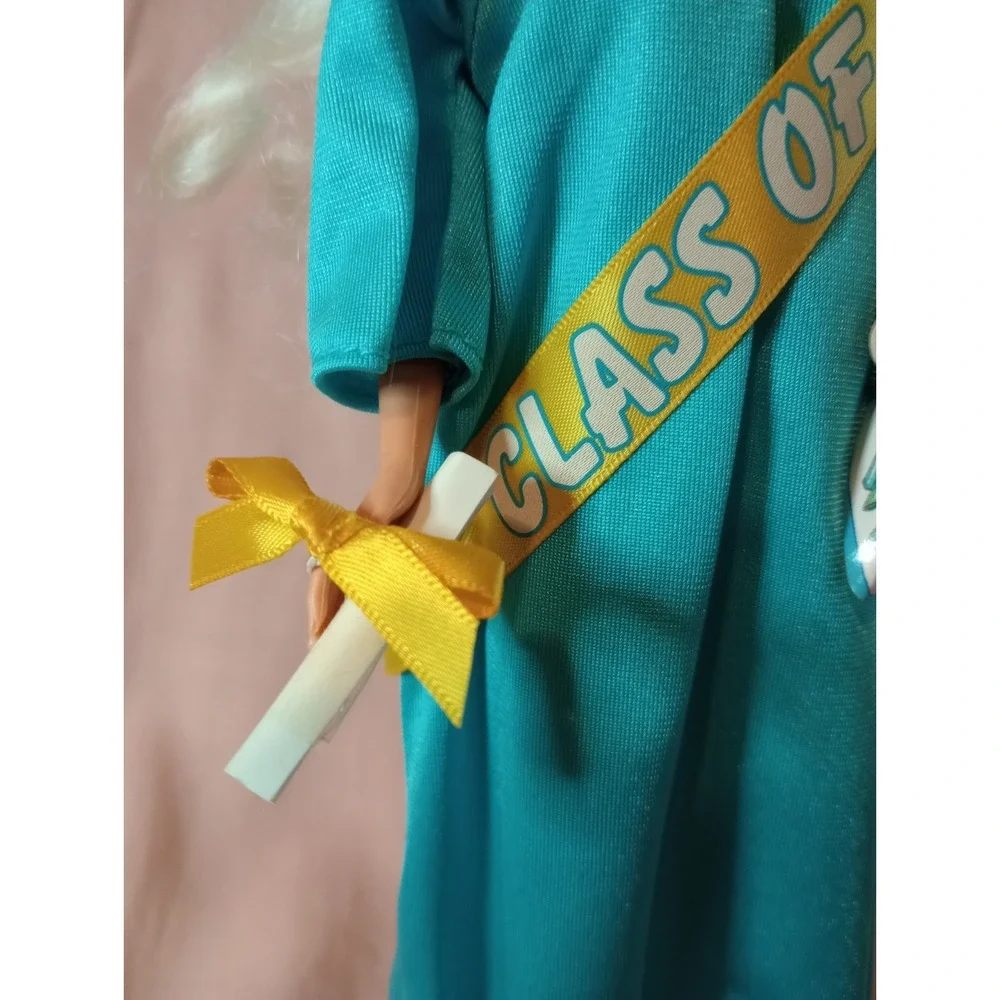 1997 Mattel Graduation Barbie Class of 1998 Doll Complete Gown Sash Diploma...